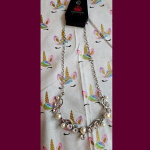 PAPARAZZI Brand New Faux Pearl and Diamond Necklace!